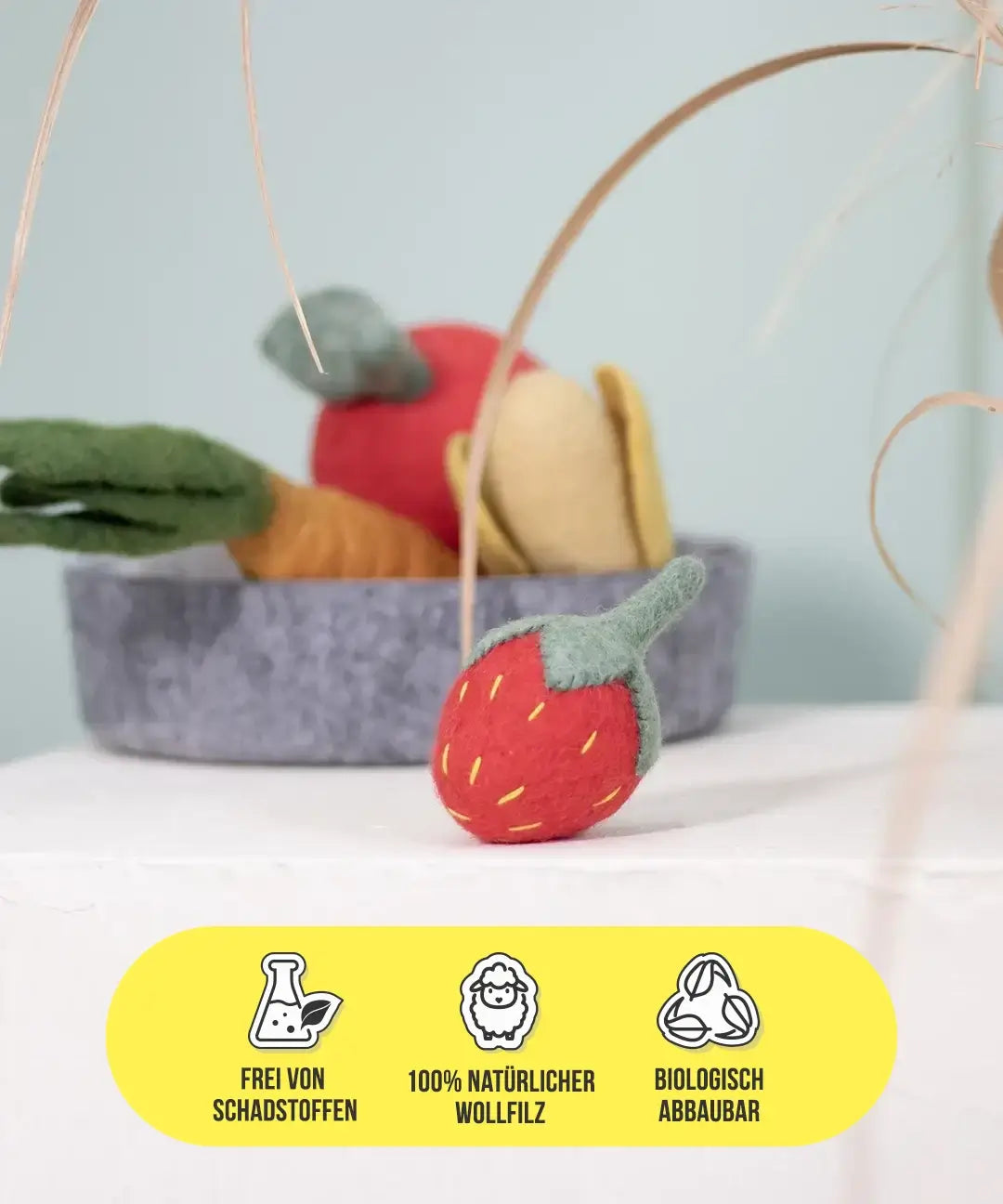 BUDDY. Jouet pour chien en feutre de laine "Fraise" 