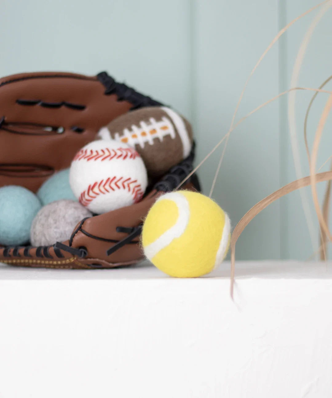 BUDDY. Jouet pour chien en laine de mouton "Balle de tennis" 